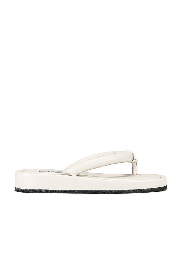 Steve Madden Fango Flip Flop in White | REVOLVE