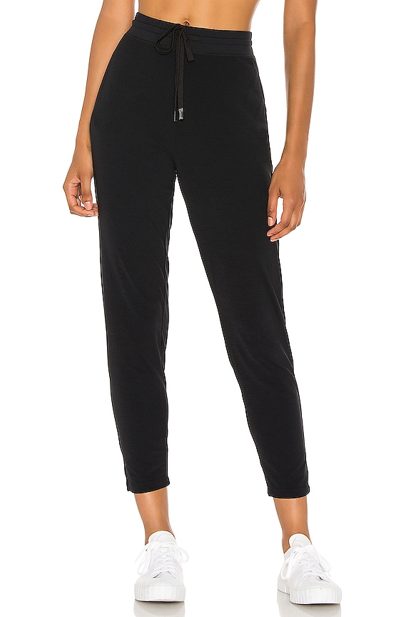 Splits59 Airweight Jogger in Black | REVOLVE