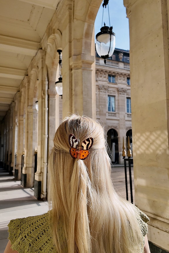 view 2 of 2 ЗАКОЛКА ДЛЯ ВОЛОС TIGER MOTH CLAW HAIR CLIP in 