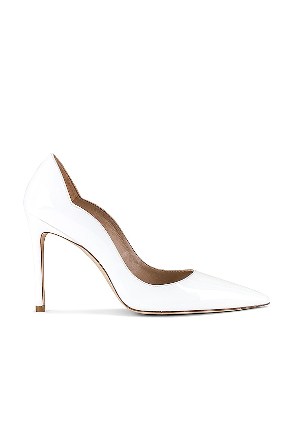 Stuart Weitzman Stuart 100 Scallop Pump in White | REVOLVE