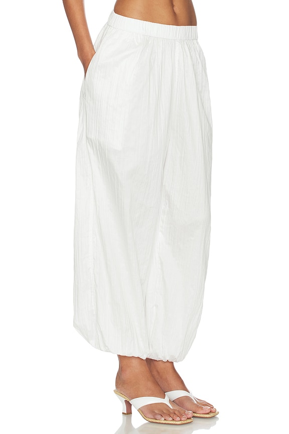 view 2 of 6 PANTALÓN TIPO GENIE LOUIS in White