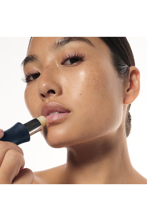 view 2 of 10 REPUESTO DE TRATAMIENTO LABIAL GRIP STICK HYDRATING LIP TREATMENT REFILL in Clear