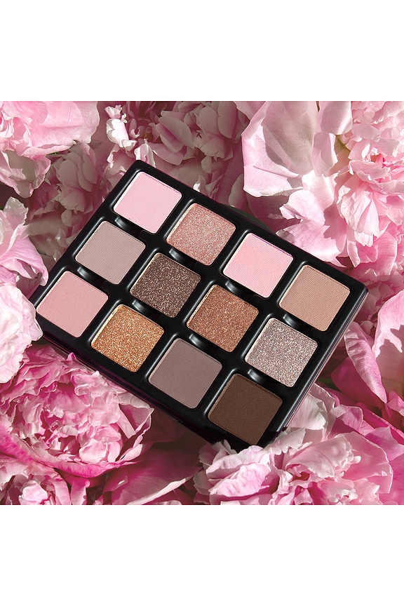 view 2 of 7 PALETTE D'OMBRES À PAUPIÈRES LILAS LUMIERE ETENDU PALETTE in 