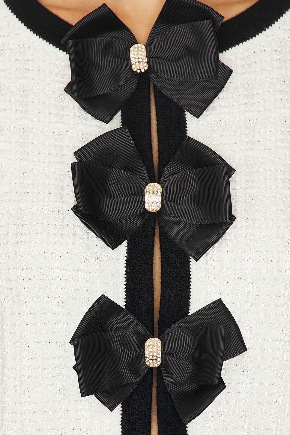 Alice + Olivia ALIRA カーディガン - Soft White & Black | REVOLVE