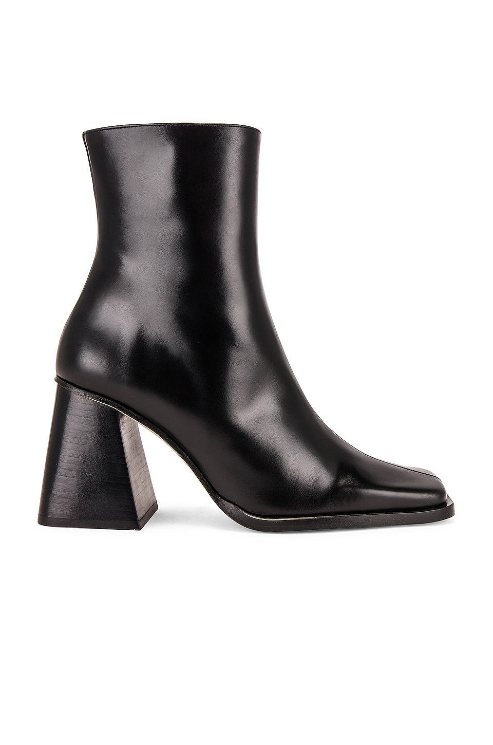 ALOHAS South Boot in Total Black