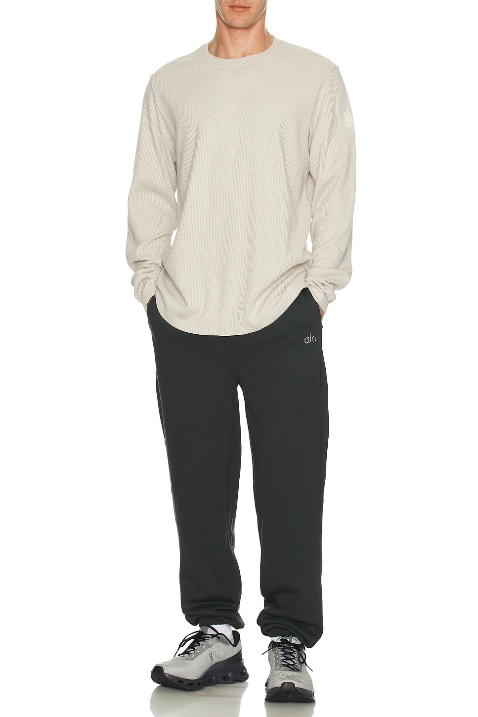 【Alo Yoga】Elevate Waffle Long Sleeve Crew Elevate Waffle Long Sleeve Crew - Black | ALO