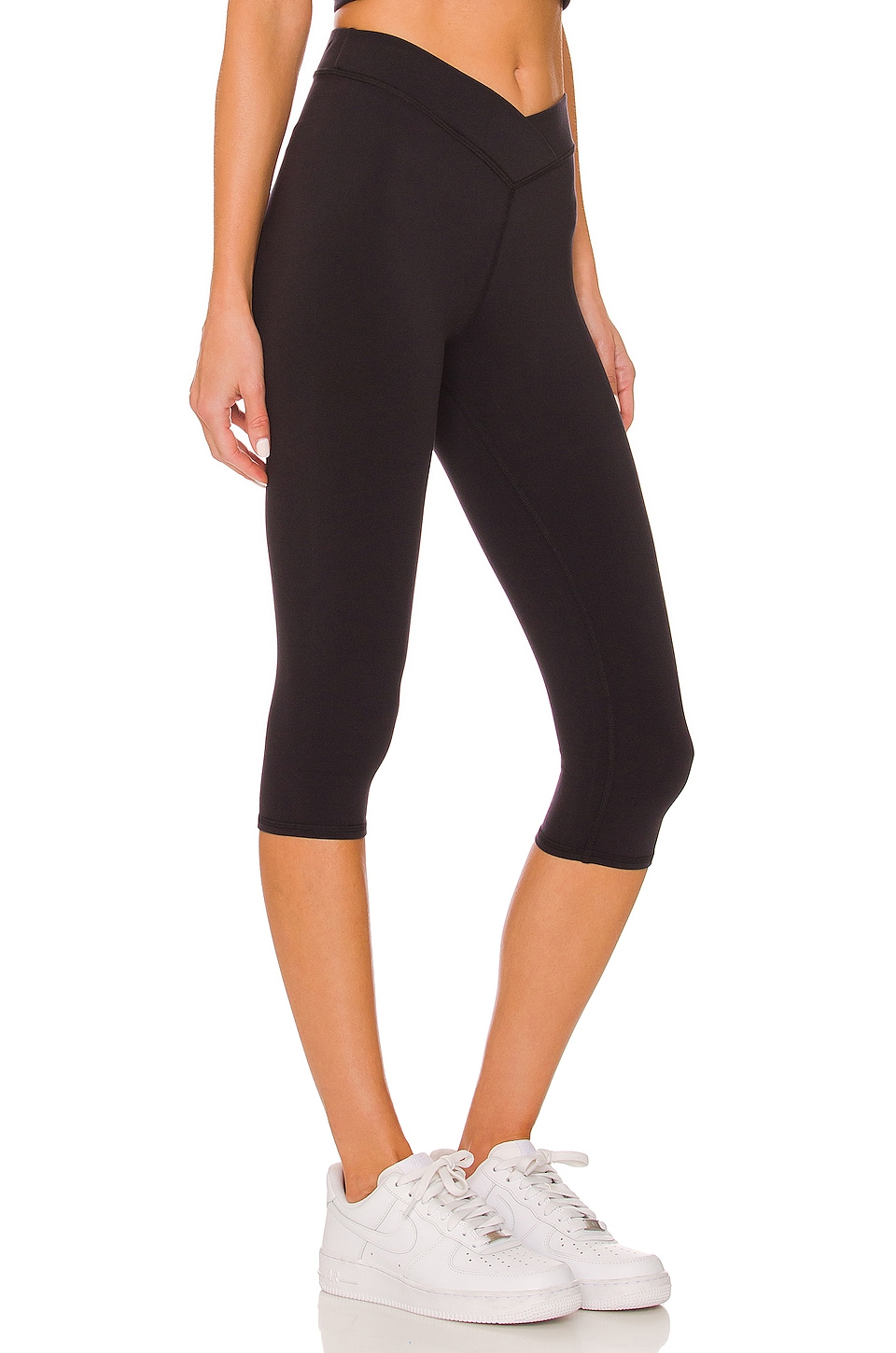 alo Airbrush V-Cut Define Capri in Black | REVOLVE