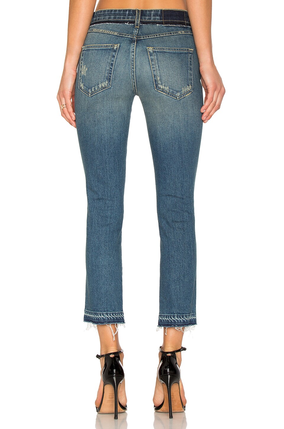 AMO BABE WITH CONTRAST