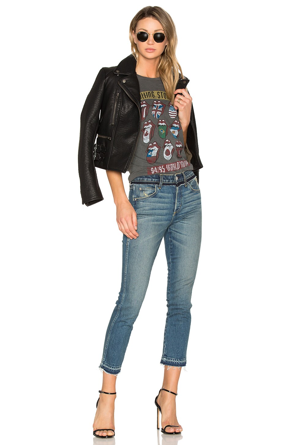 AMO BABE WITH CONTRAST