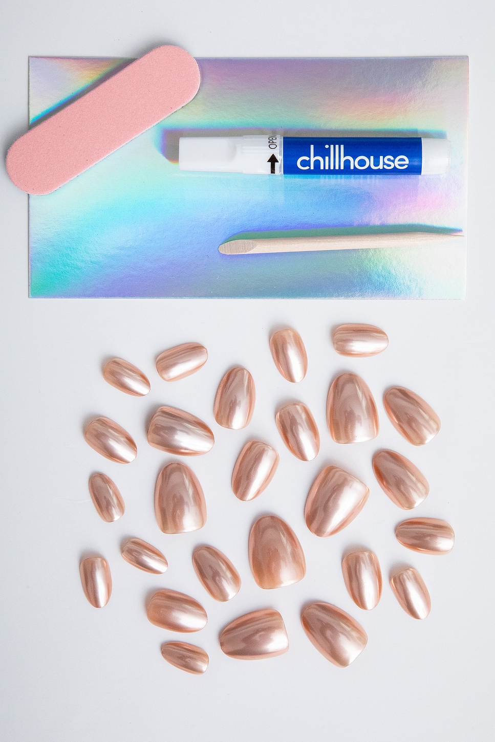 Raise A Glass Short Round Chill Tips Press-on Nails - thumbnail 3