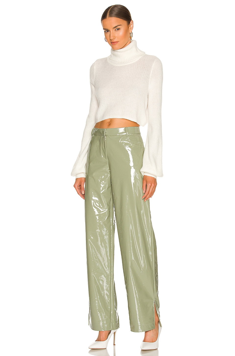 What To Wear With Green Pants: White tops
