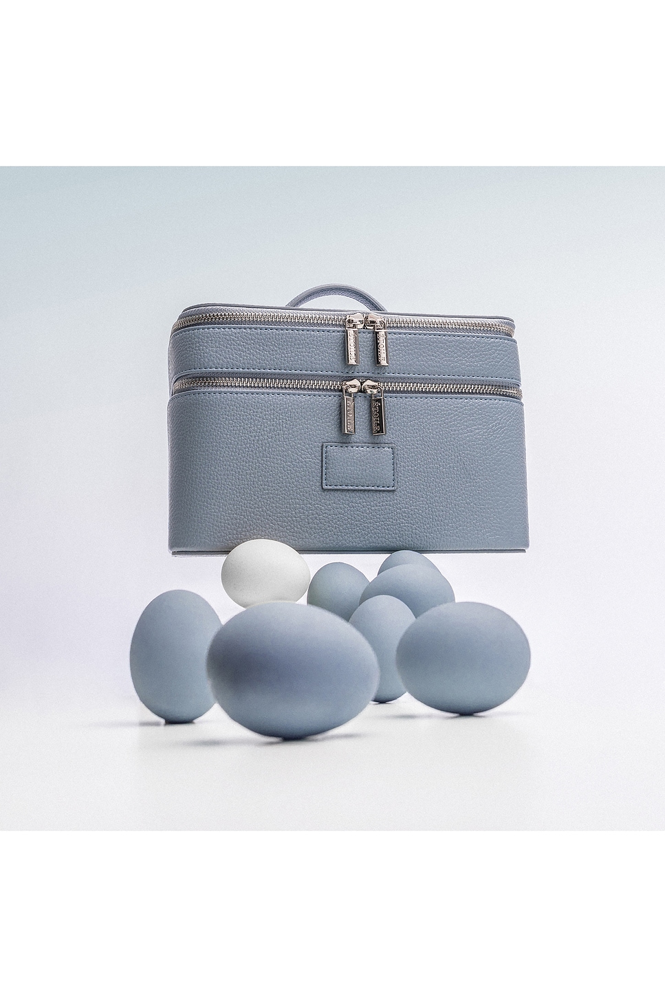 ETOILE COLLECTIVE Duo Vanity Case in Robin Blue | REVOLVE