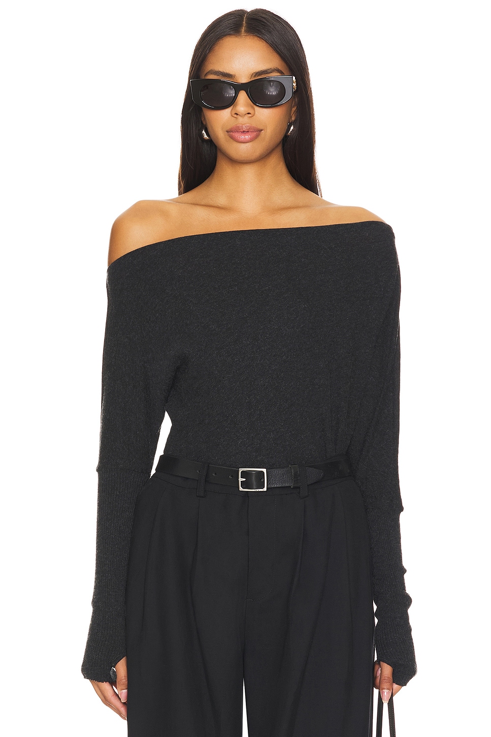 Enza Costa オフショルダー カシミア トップス ロングスリーブ Enza Costa オフショルダートップ - Charcoal | REVOLVE
