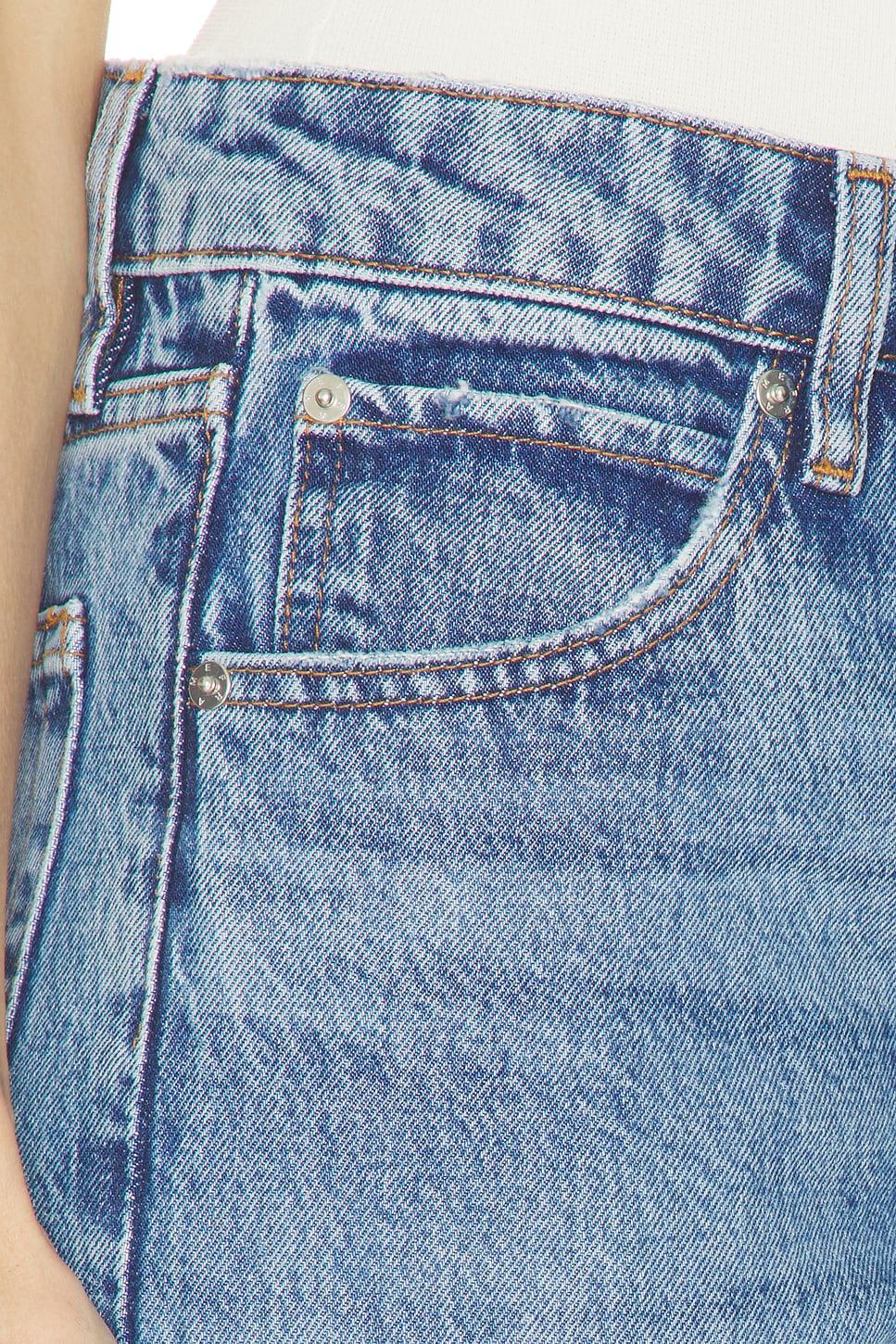 FRAME The Essential Jeans in Rapture | REVOLVE
