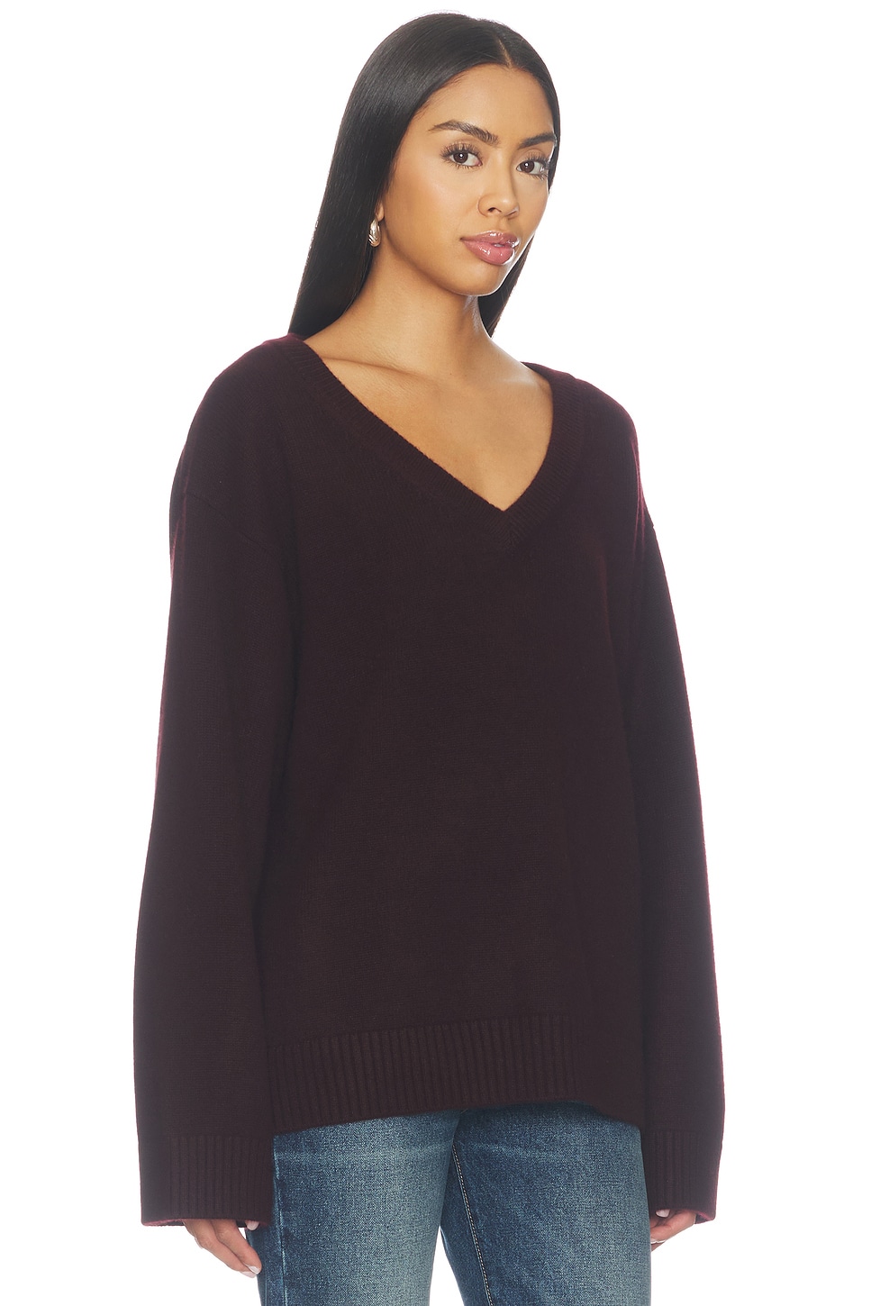 The Cashmere Relaxed V Sweater - thumbnail 3