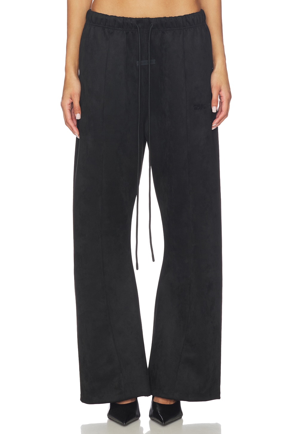 Fear of God ESSENTIALS フレアパンツ - Vintage Black | REVOLVE