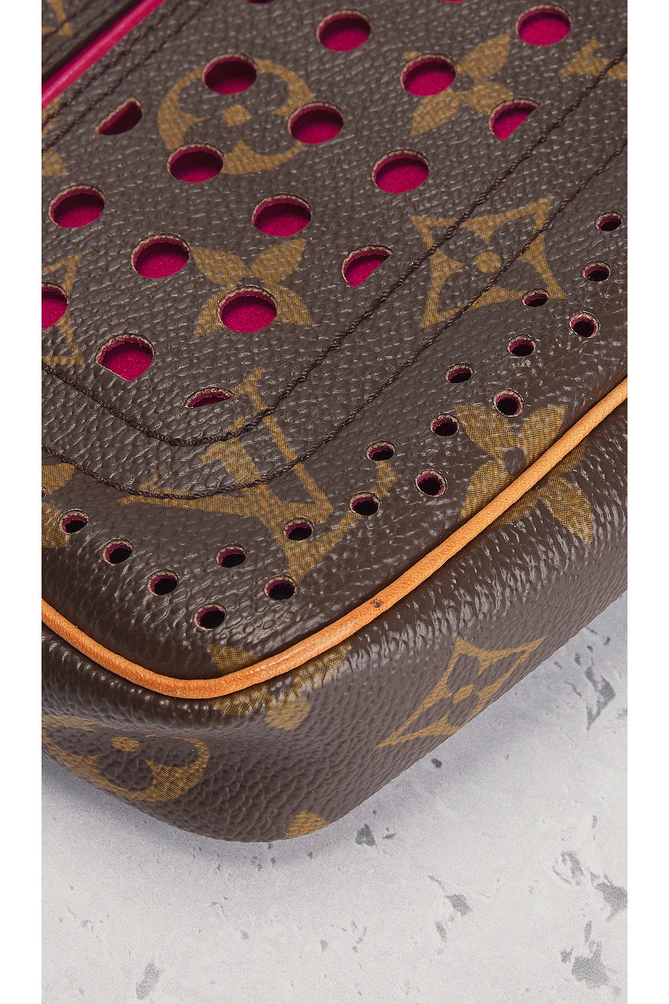 LOUIS VUITTON ショルダーバッグ