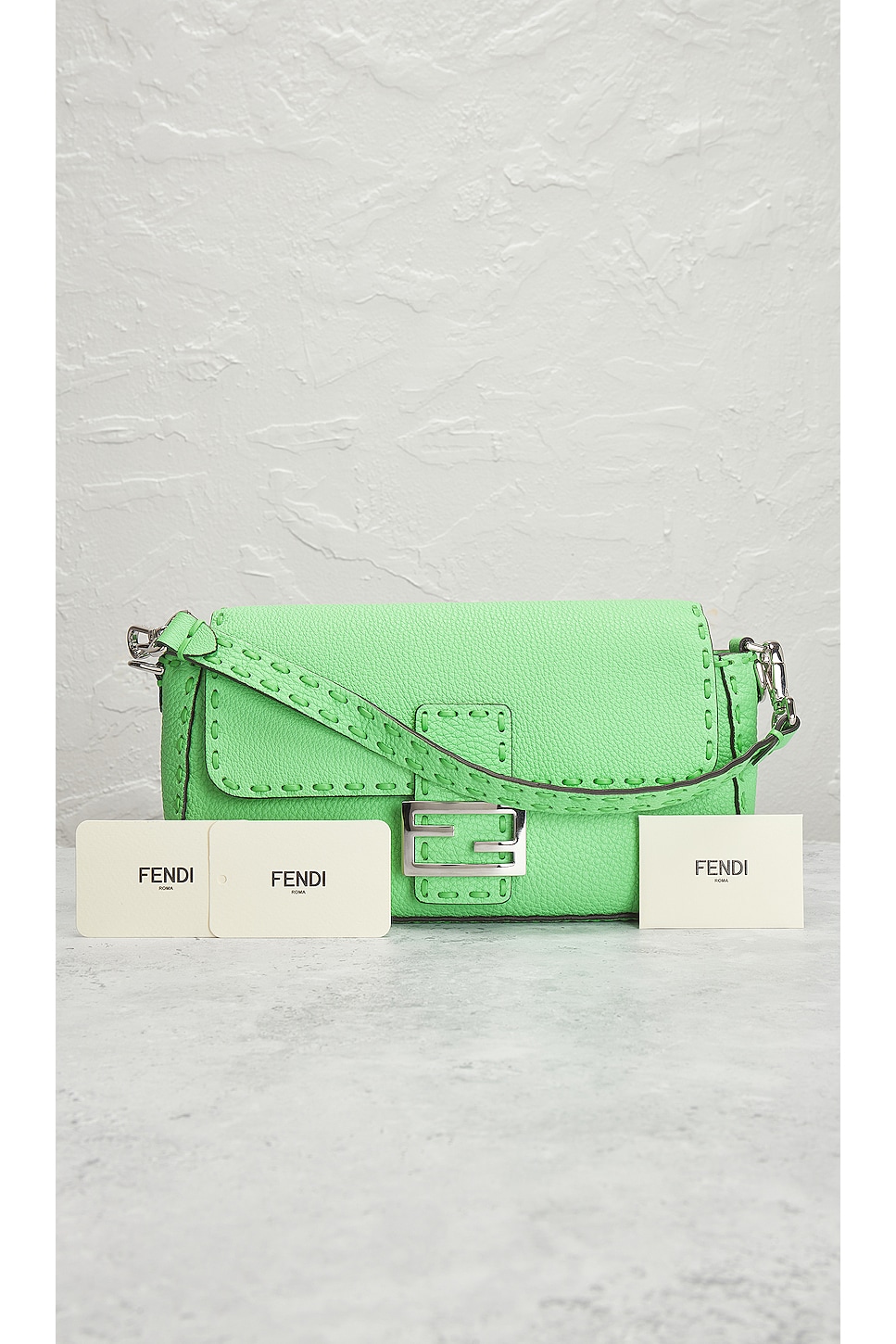 バッグ fendi corduroy Mamma Baguette moss green Fendi Baguette Corduroy Shoulder Bag