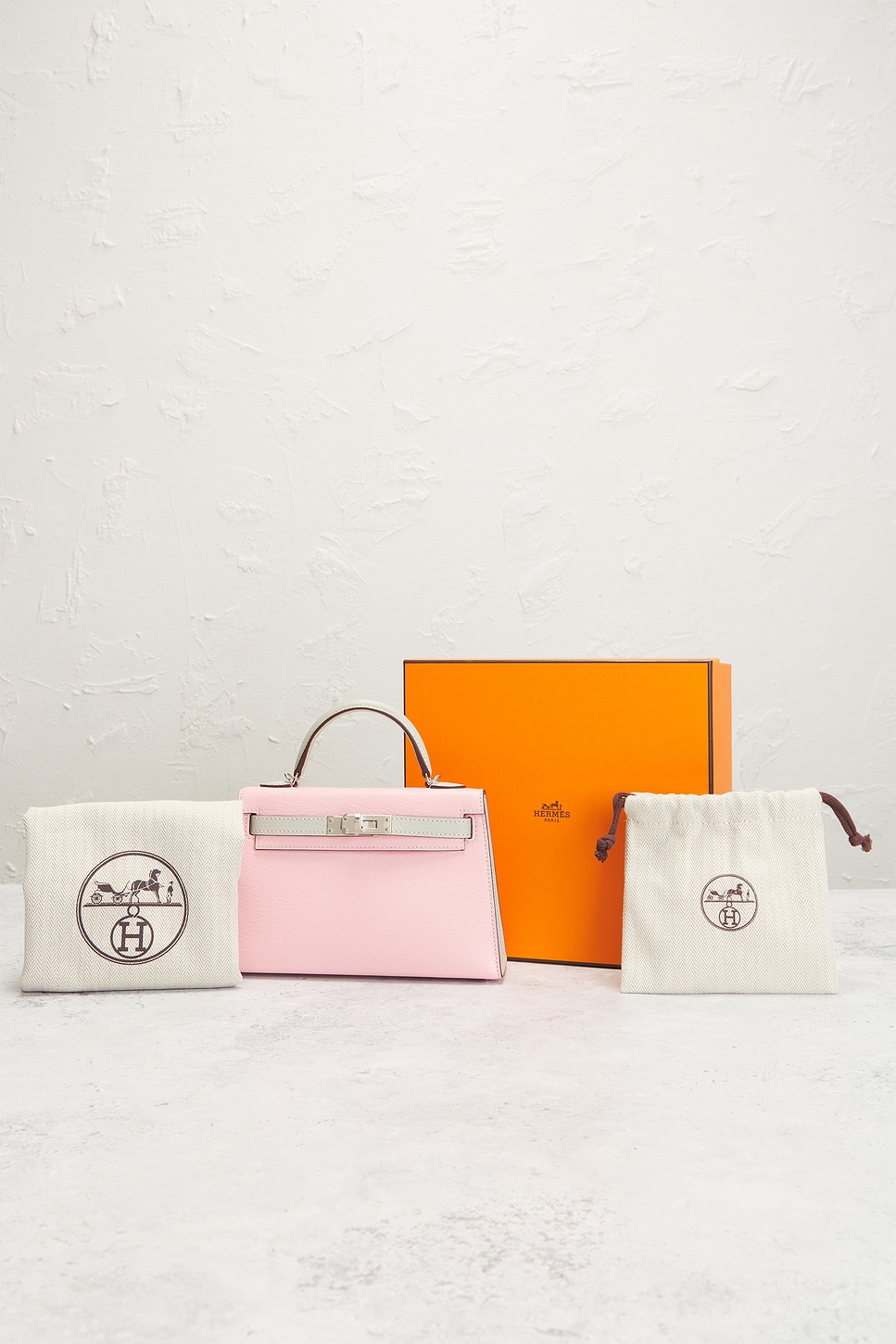 さくら⭐︎HERMES ツイルレーヌ　ブラウス FWRD Renew Hermes Chevre Kelly 20 Handbag in Rose Sakura & Gris