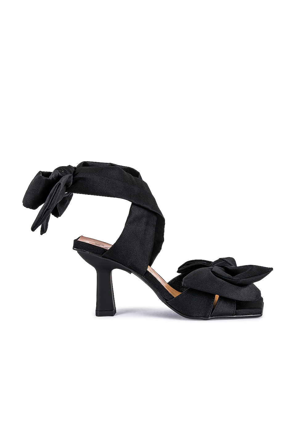 Revolve Women Shoes High Heels Heels Heeled Sandals Willow Sandal in Black. 