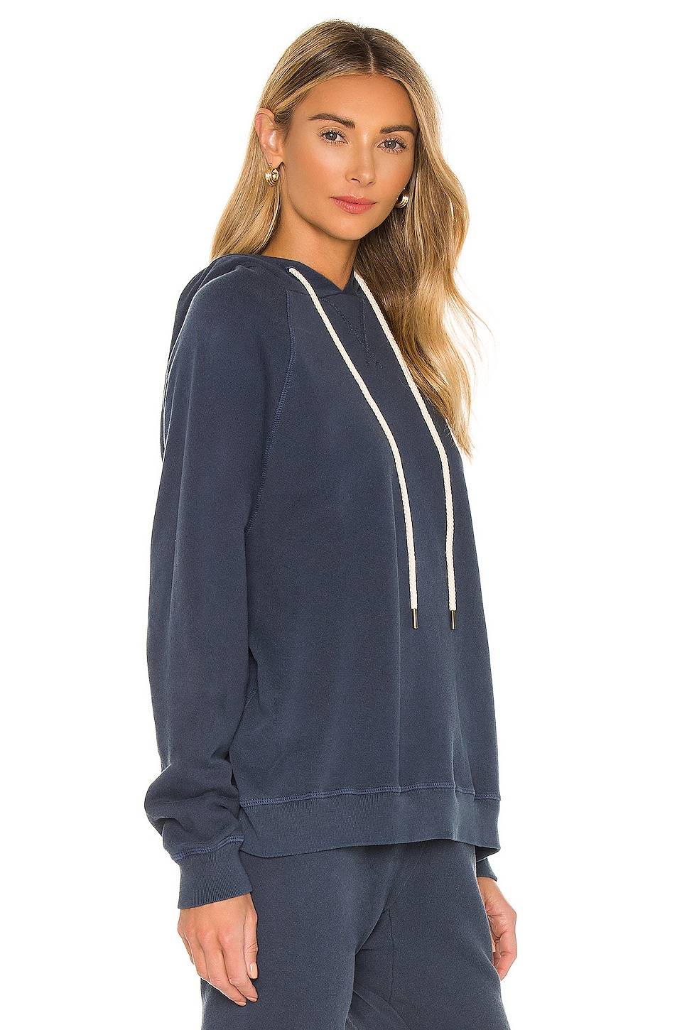 The Great The Slouch Hoodie in Navy | REVOLVE
