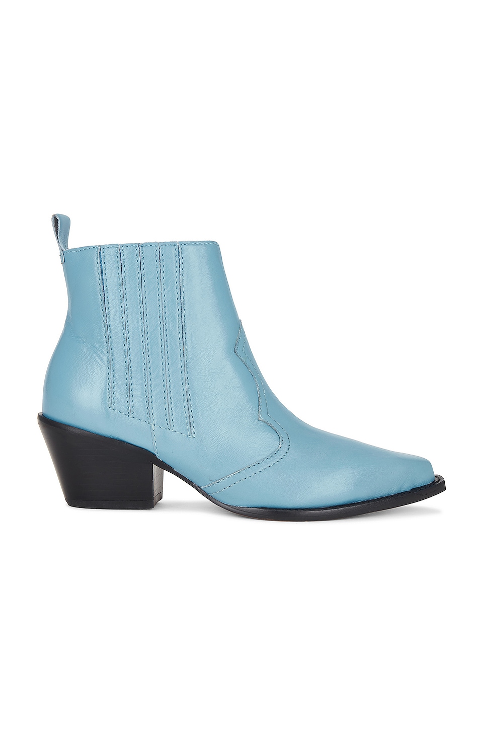 INTENTIONALLY BLANK Big Bootie in Ocean | REVOLVE