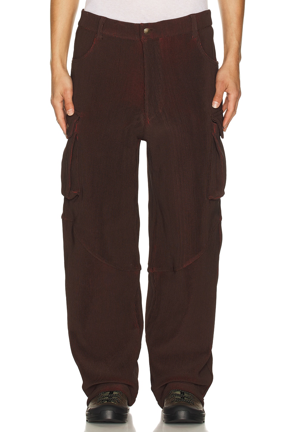 ISA BOULDER BLAZE カーゴパンツ - Dark Scarlet | REVOLVE