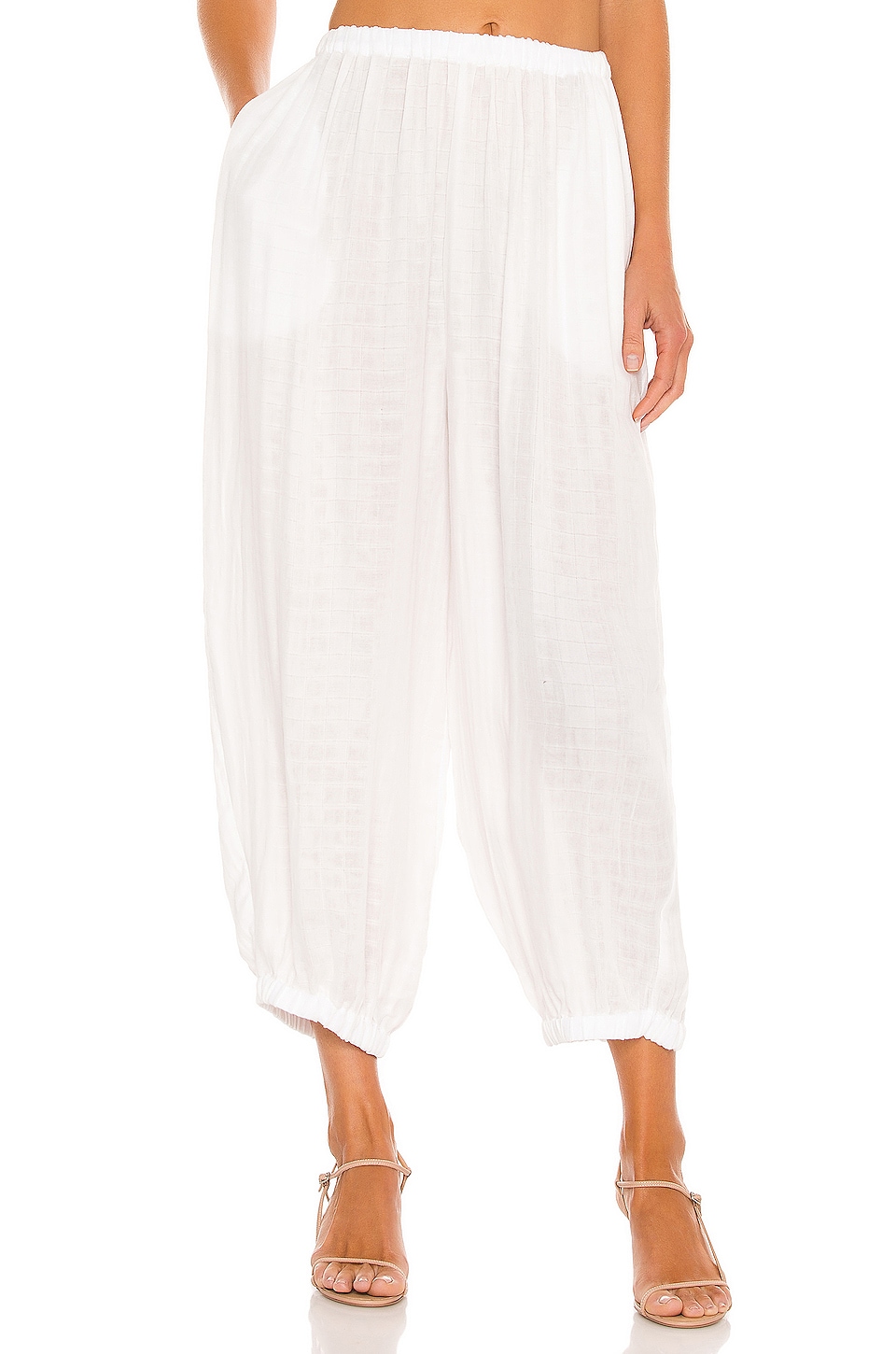 The Best White Linen Beach Pants of The Summer - JetsetChristina