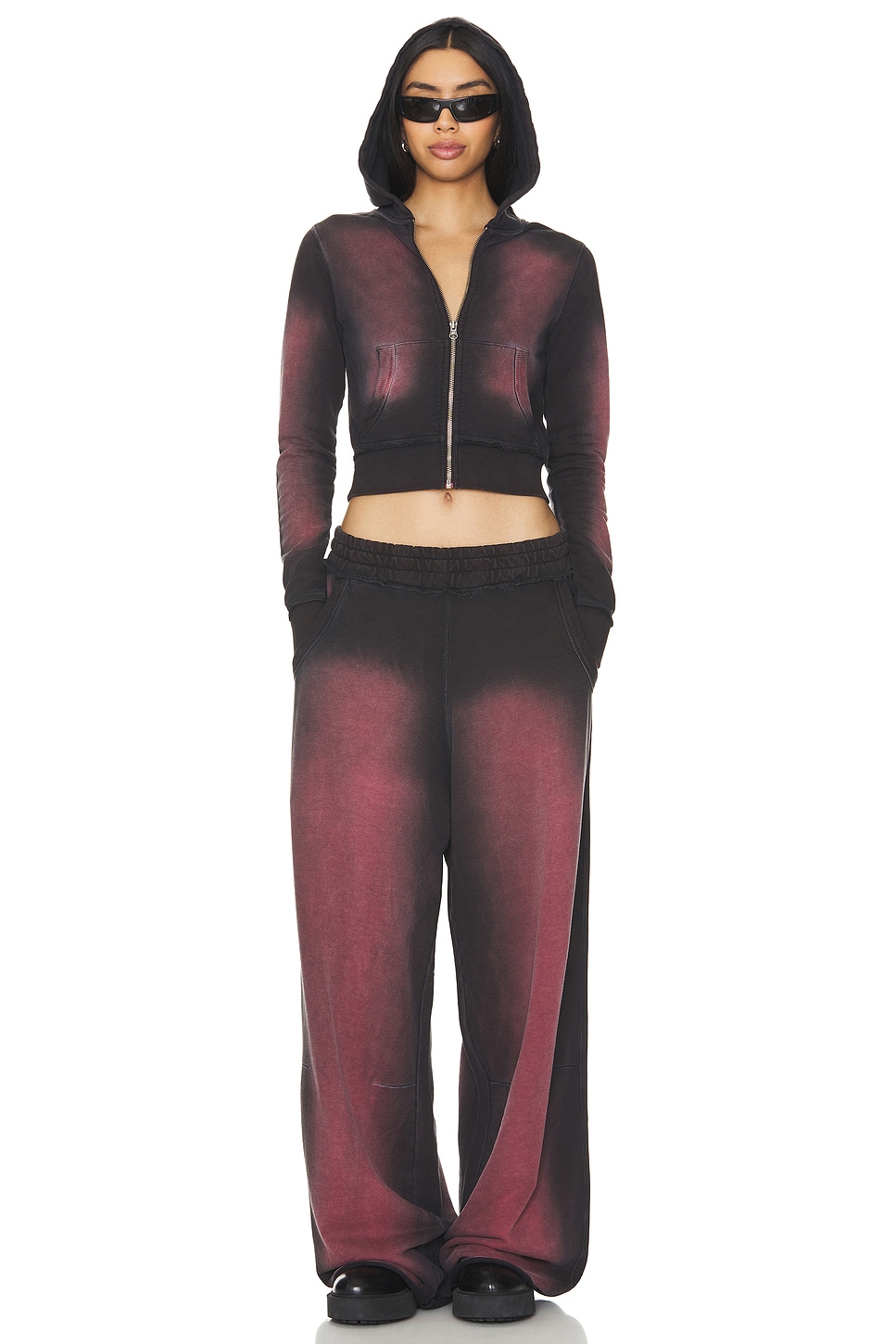 ジェイディッドロンドンダークレッドモンスタージョガーマルチ Jaded London Monster Jogger in Red & Black Dye | REVOLVE