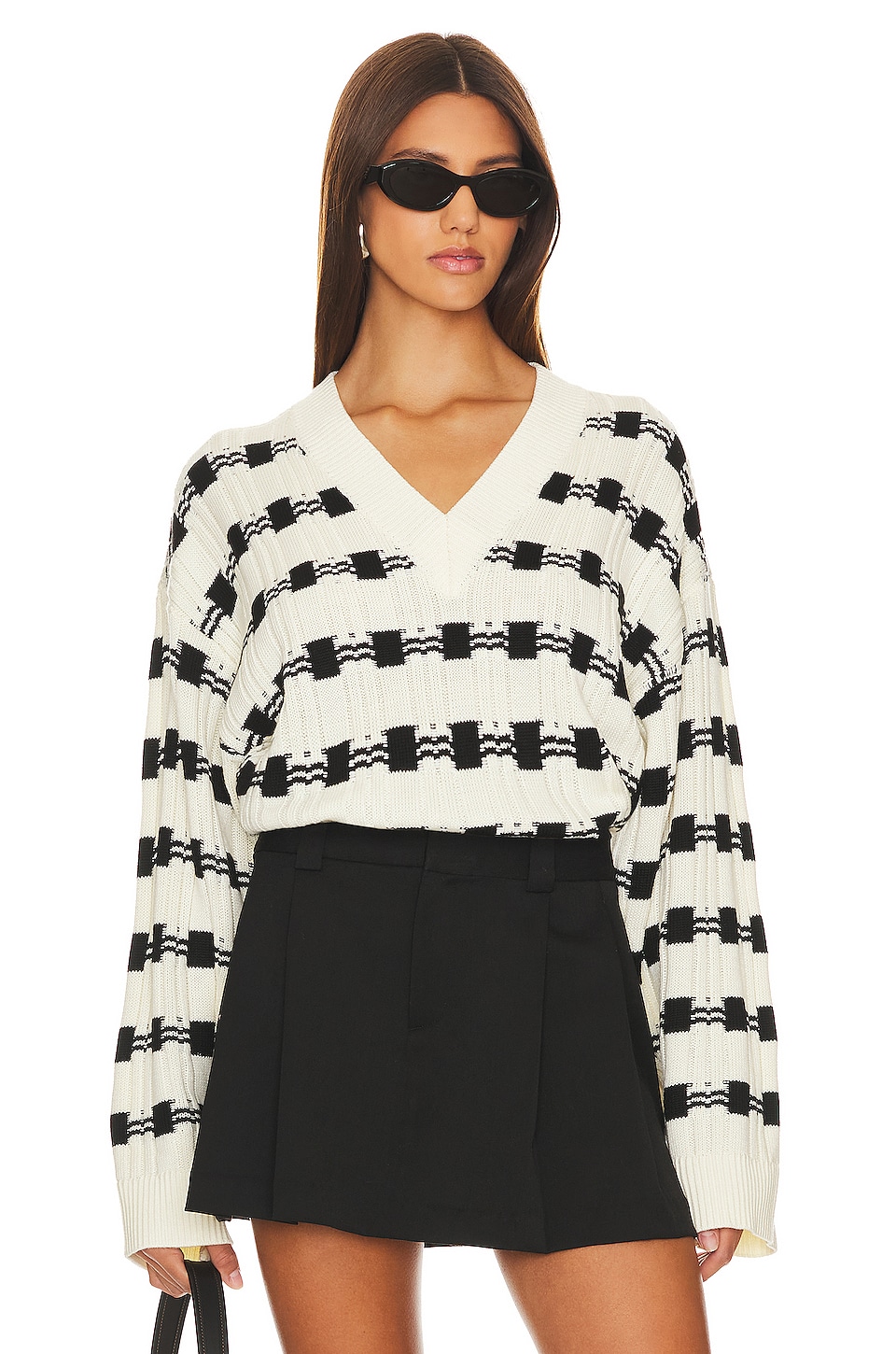 V-neck sweater with shiny checkered pattern