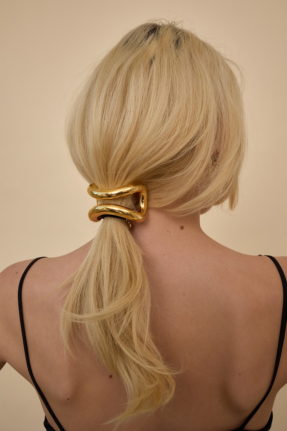 Glossy Void Arched Pony Cuff - Thumbnail 3
