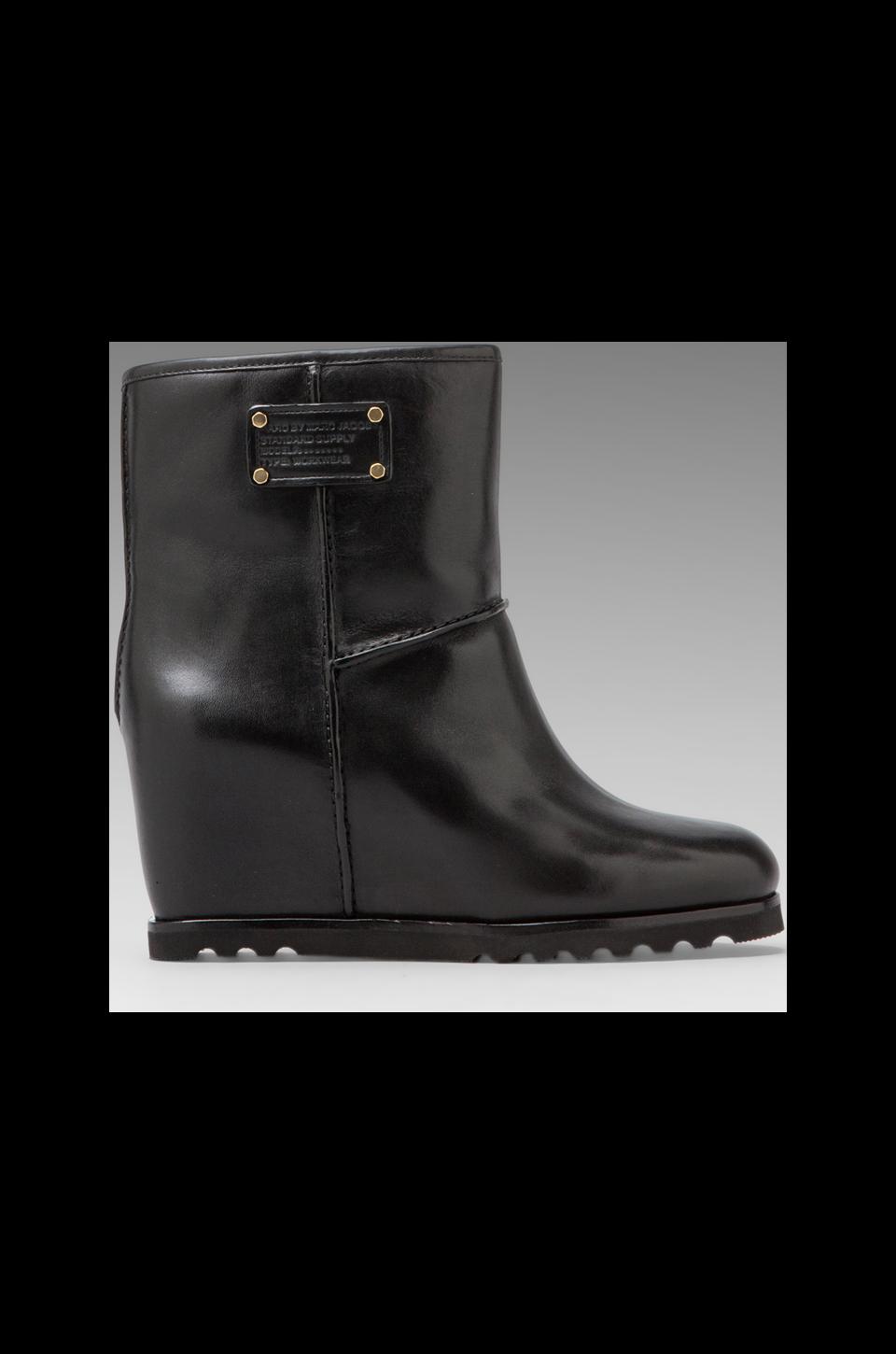 Marc by Marc Jacobs Bota de nieve con plataforma corrida interna de 50mm en  Black | REVOLVE