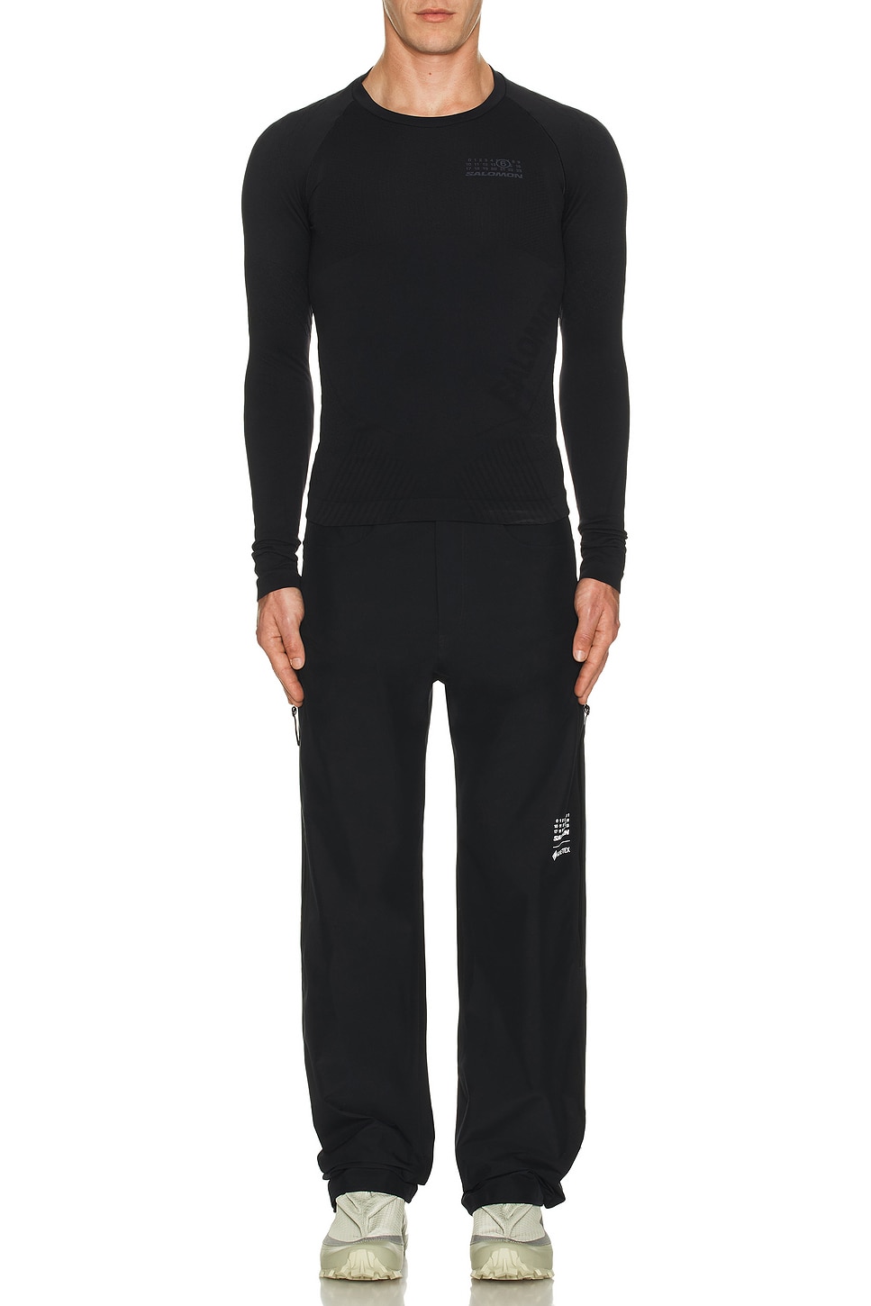 MM6 Maison Margiela SALOMON テクスチャーロングスリーブトップ MM6 Maison Margiela x Salomon Long-Sleeved Top in Deep Black