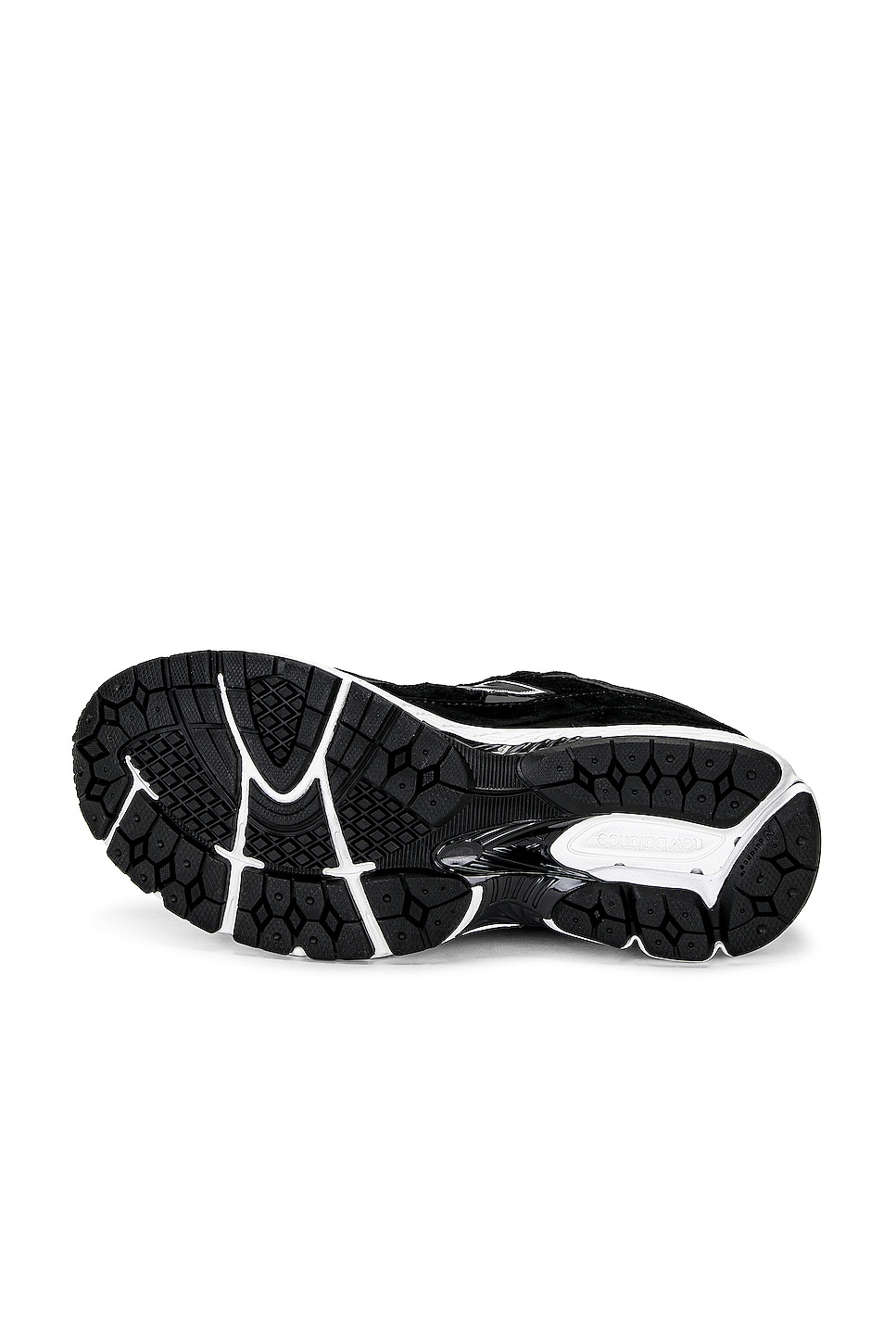 New Balance M2002RV1 スニーカー - BLACK & PHANTOM | REVOLVE