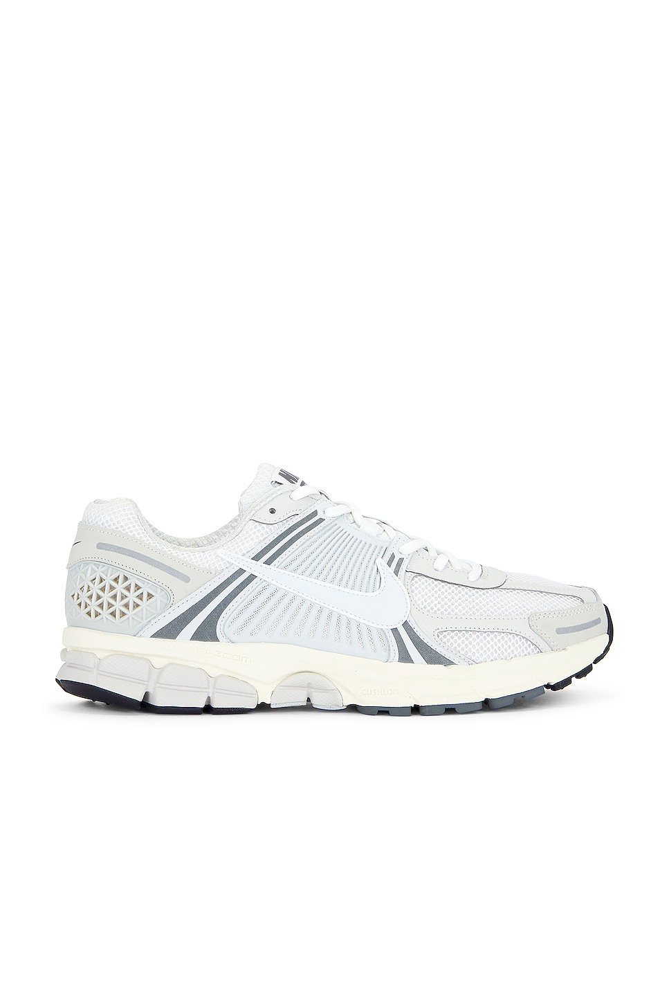 ウィメンズ Nike Zoom Vomero 5 Tint Photon Dust Nike Zoom Vomero 5 in Platinum Tint, Photon Dust, & Cashmere