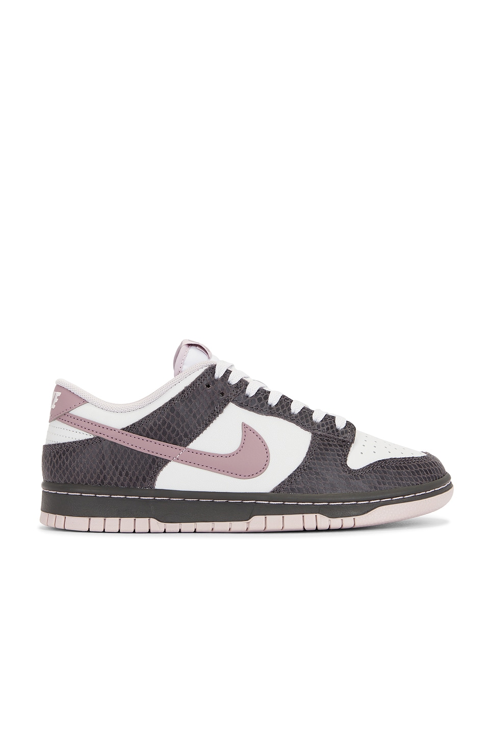 国内配送 NIKE DUNK LOW SE MEDIUM ASH/TAUPE GREY-VAST GREY Nike Dunk Low Se Sneakers in Medium Ash, Taupe Grey, & Vast