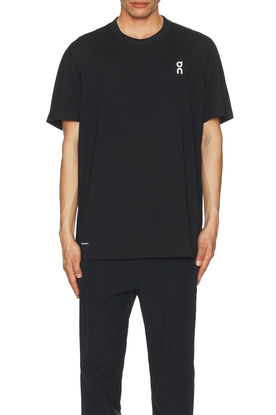 On Tシャツ - Black | REVOLVE