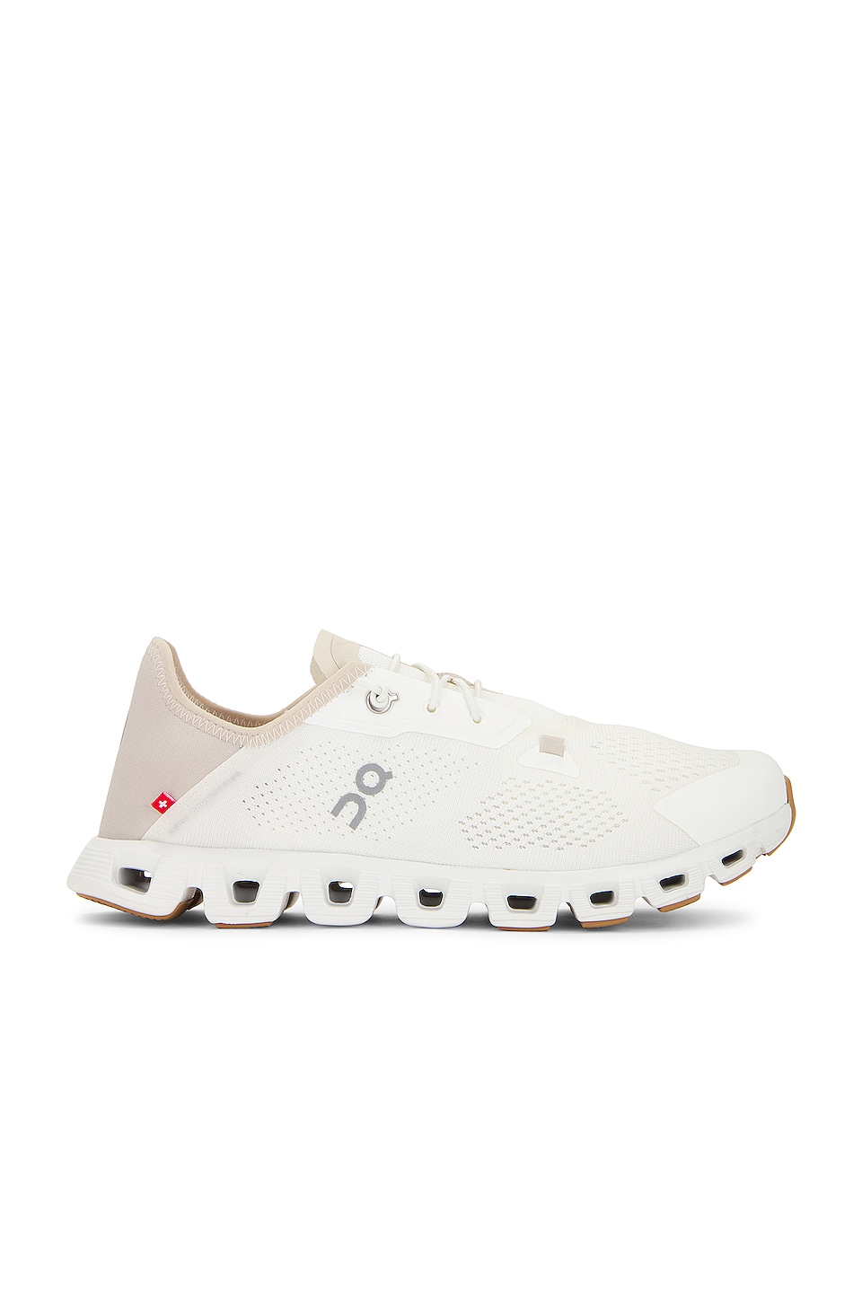 On SNEAKERS CLOUD 5 