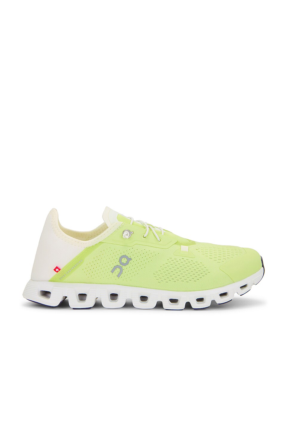 On Cloud 5 Coast in Hay | Ivory | REVOLVE