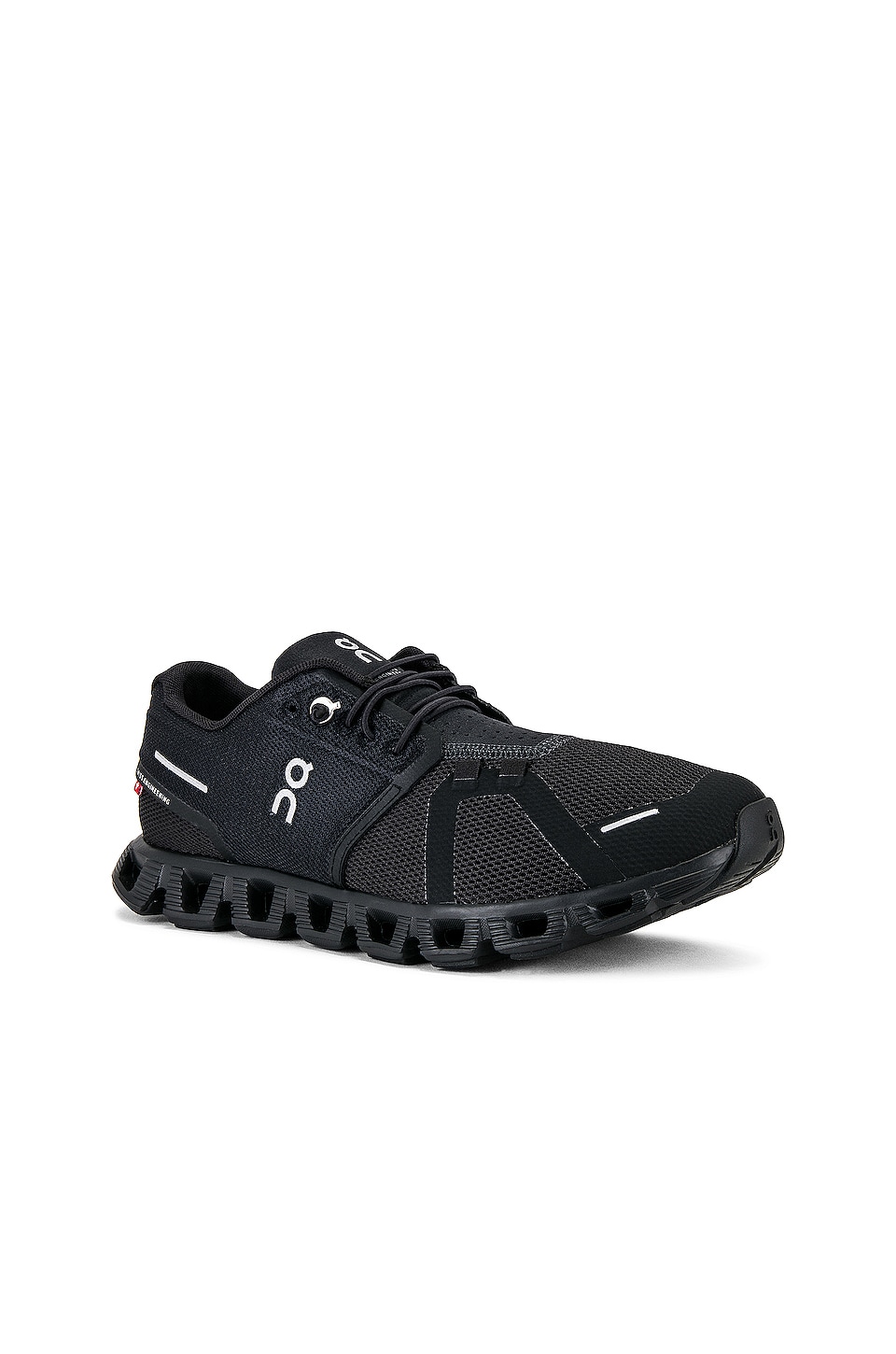 On SNEAKERS CLOUD 5