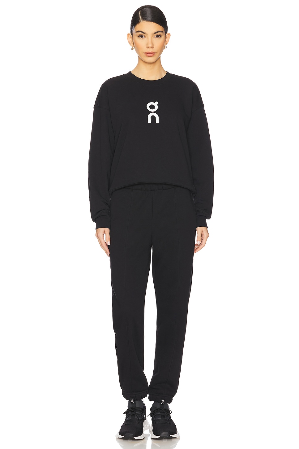 On CLUB CREW スウェットシャツ - Black | REVOLVE