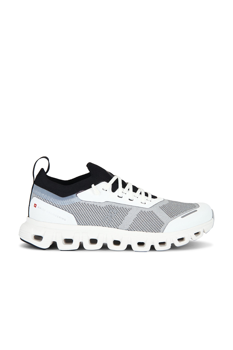 ON Cloud 6 Versa Sneaker