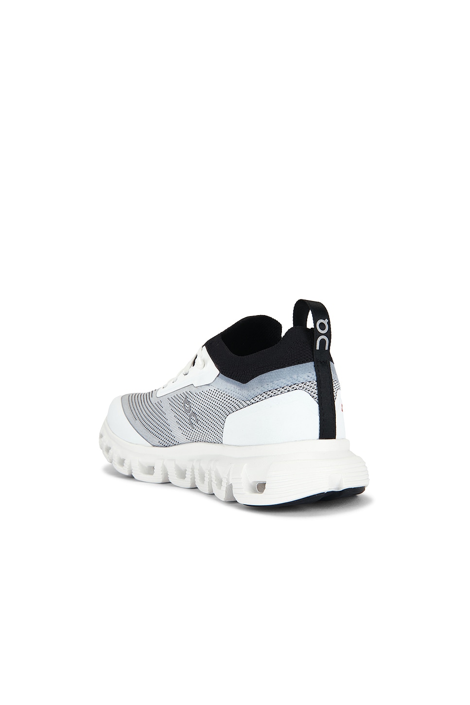 ON Cloud 6 Versa Sneaker