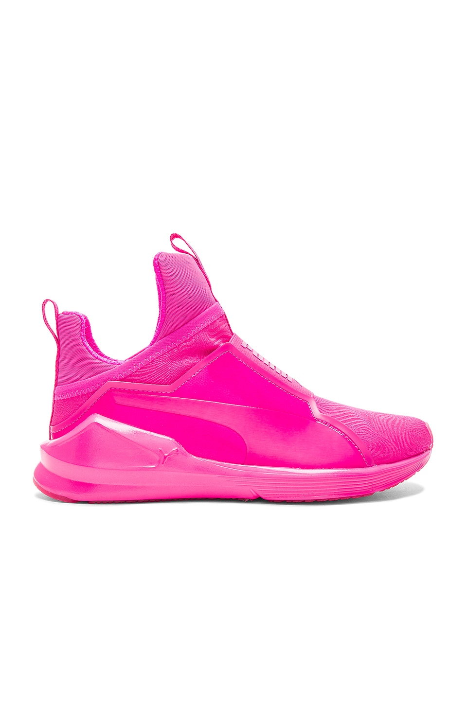 reptiles Th tsunami Puma Fierce Bright Sneaker en Pink Glo | REVOLVE