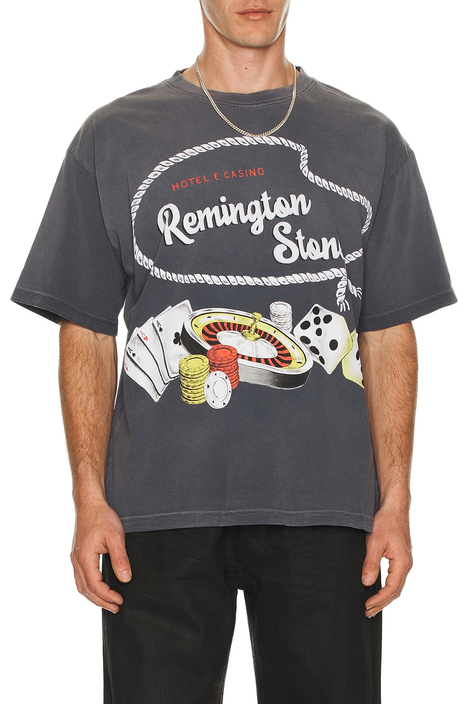 Remington Stone Tシャツ - Navy | REVOLVE