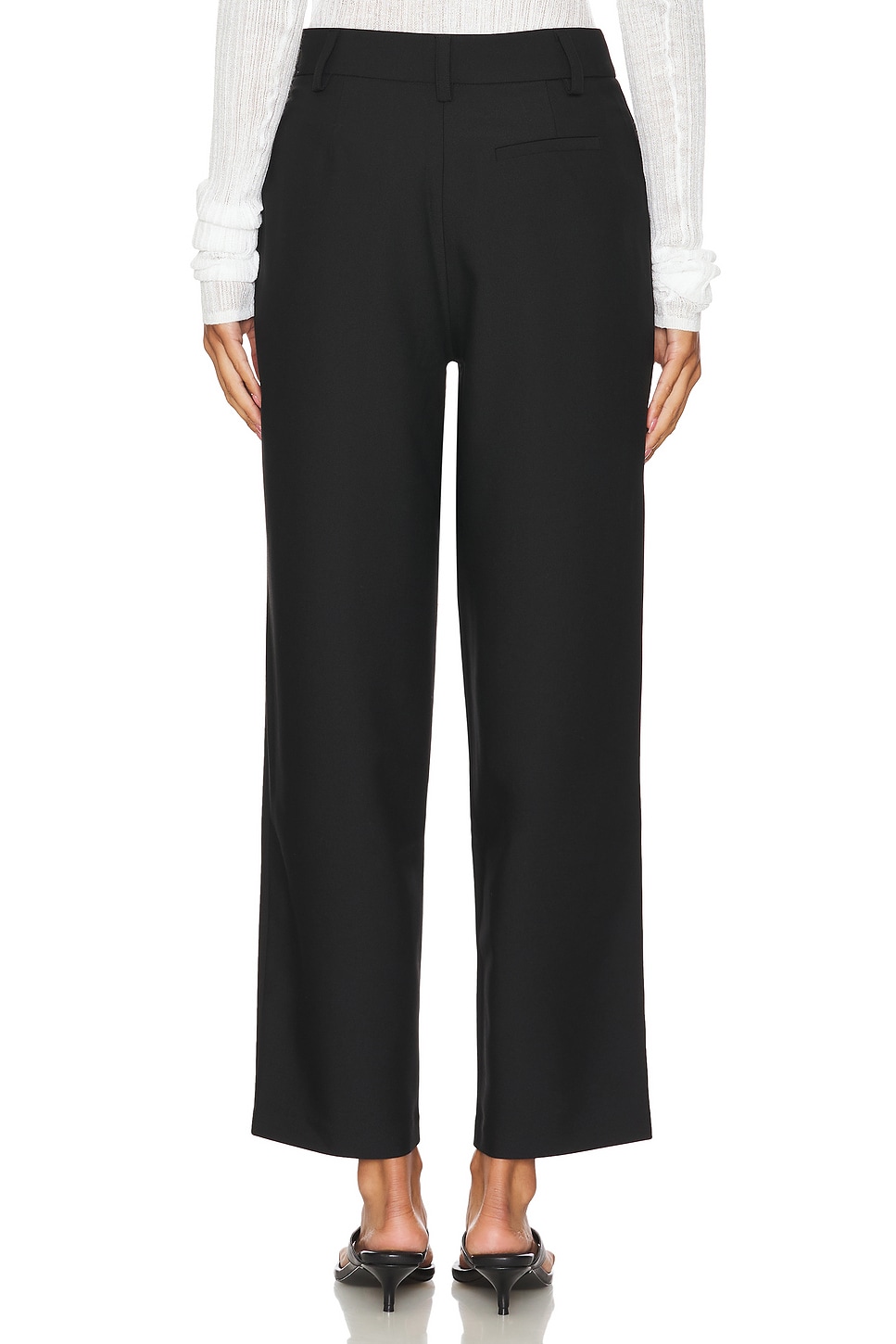 Junia Pant - Thumbnail 4
