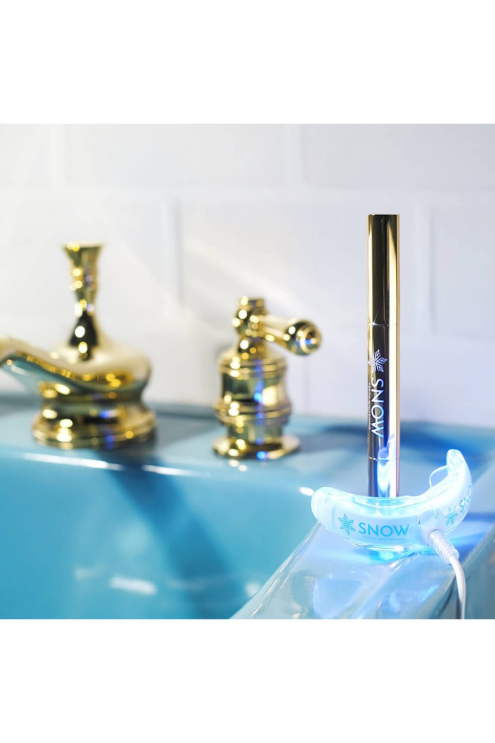 Extra-Strength Teeth Whitening Gold Wand Serum - thumbnail 3