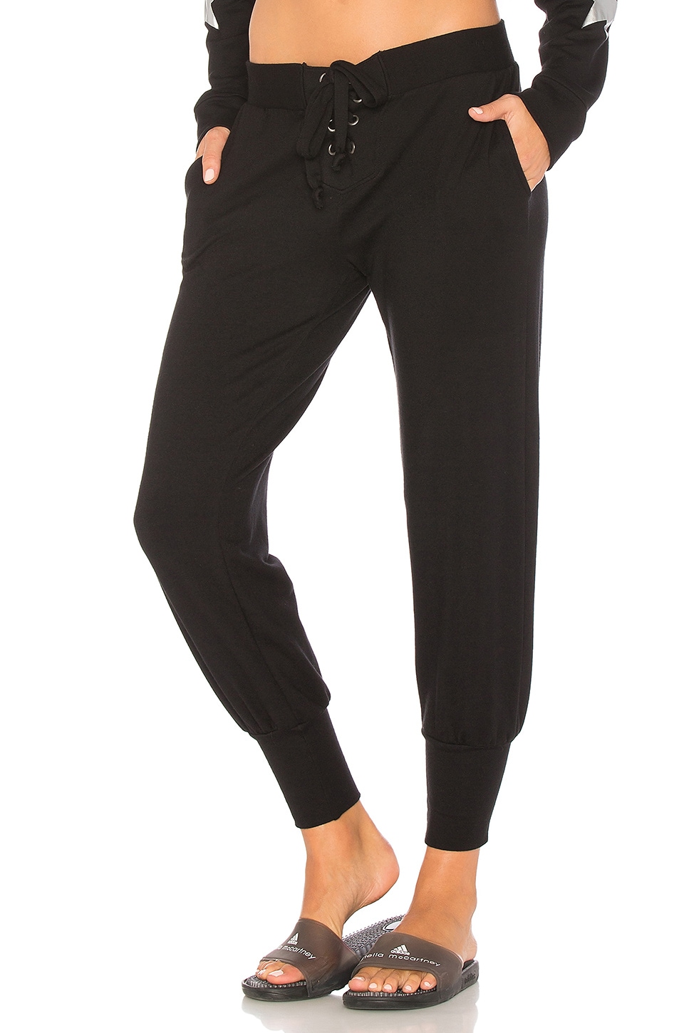 STRUT-THIS The Moe Jogger in Black | REVOLVE