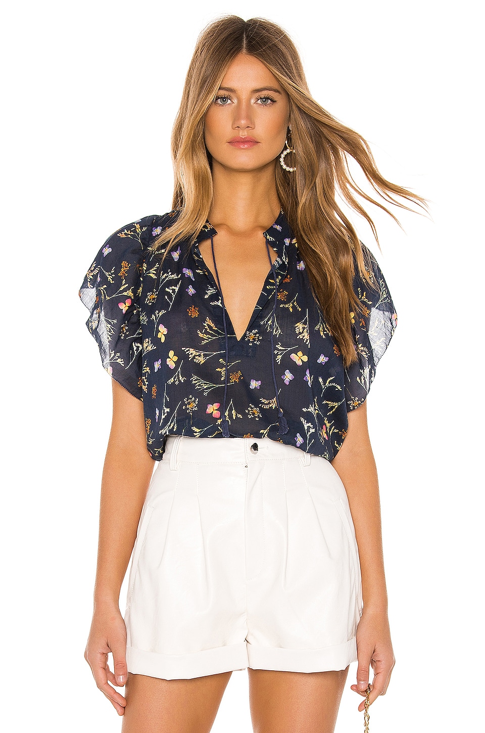 Birds of Paradis by Trovata BRETT 블라우스 in Navy Floral | REVOLVE