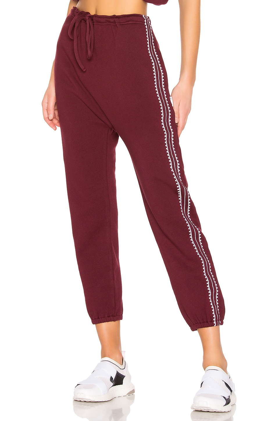 maroon jogging bottoms